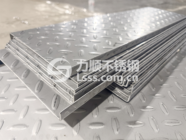 不銹鋼花紋板 不銹鋼樓梯踏步 不銹鋼扁豆花紋板